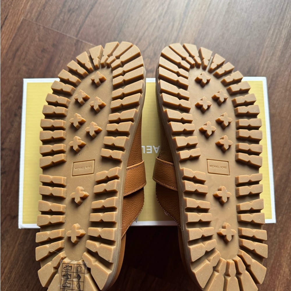 Brand new leather clog - Picture 4 of 8